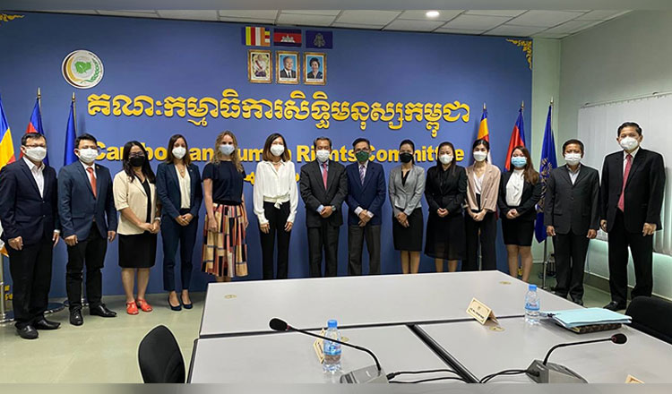 UN rep discusses UPR with Cambodia Human Rights Committee